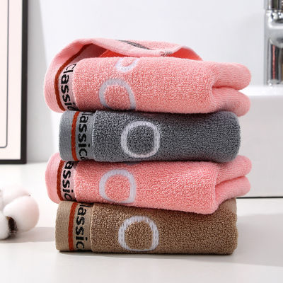 Des serviettes personnalisées à la maison à carreaux de couleur pour le nettoyage quotidien du visage et l'absorption de l'eau