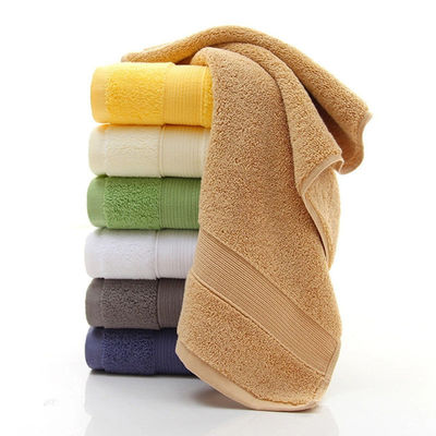 Couleur personnalisée de luxe brodée à motif rayé ensemble de serviettes de bain pour la maison hôtel spa
