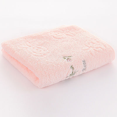 Composition de serviettes de bain pour invités avec haut GSM et logo brodé