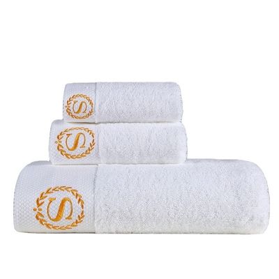 Ensemble de serviettes d'hôtel blanches à l'épreuve des enfants avec personnalisation brodée en coton pur