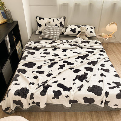 Couverture de canapé en flanelle de corail en laine de lait épaissie pour le bureau sieste et la climatisation