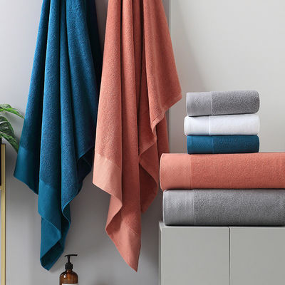 Super absorbant personnalisé épais et doux ensemble de serviettes de salle de bain en tissu polyester / coton
