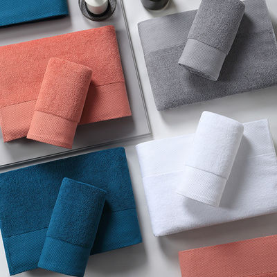 Super absorbant personnalisé épais et doux ensemble de serviettes de salle de bain en tissu polyester / coton