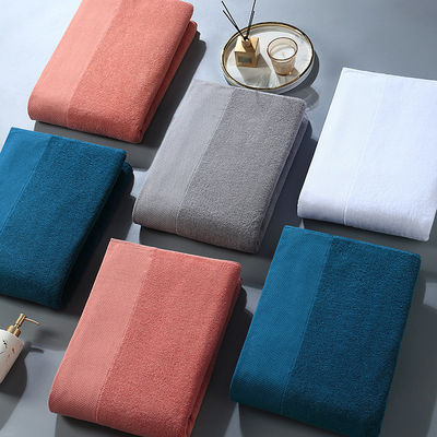 Super absorbant personnalisé épais et doux ensemble de serviettes de salle de bain en tissu polyester / coton