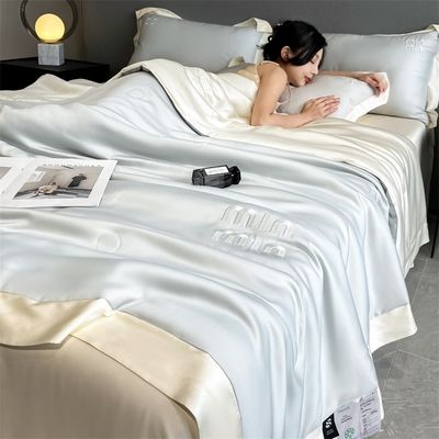 Couverture de soie lavée de luxe pour mariage, quatre pièces et trois pièces pour un sommeil confortable.