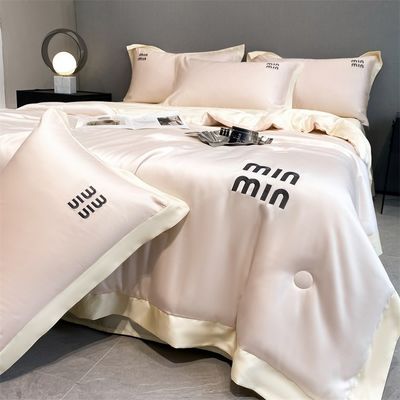 Couverture de soie lavée de luxe pour mariage, quatre pièces et trois pièces pour un sommeil confortable.