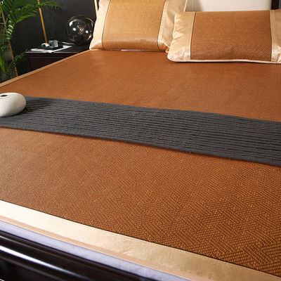 Restez au frais et à l' aise cet été avec un tapis de rotin personnalisable en trois pièces