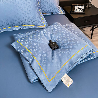 Commodes et respirants 200TC Satin Jacquard Couette Pour les nuits d'été fraîches