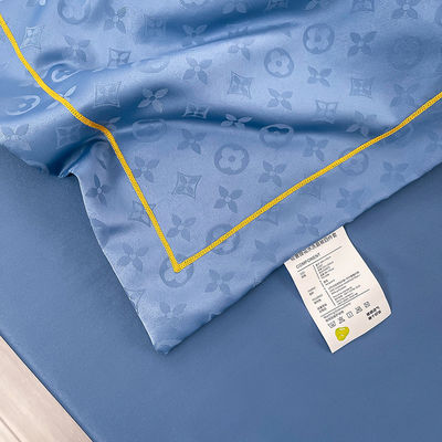 Commodes et respirants 200TC Satin Jacquard Couette Pour les nuits d'été fraîches