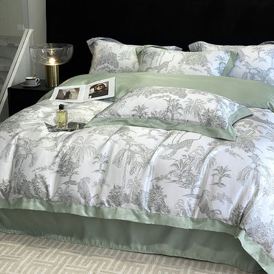 Des couvertures de lit de luxe avec des broderies en soie de coton lavé