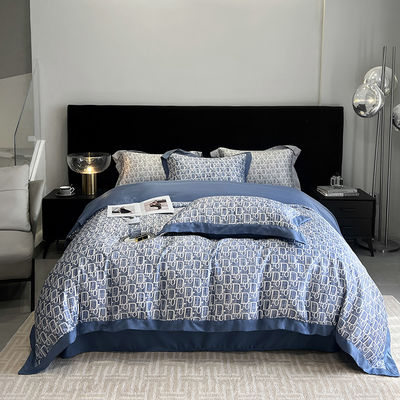 Des couvertures de lit de luxe avec des broderies en soie de coton lavé