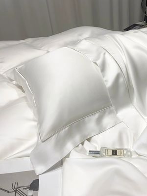 Grade A Terme de paiement T/T Vrai mou 100% polyester dessin animé Lit couverture de couette Microfibre brossé lit ensemble