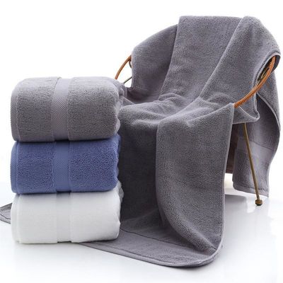 Des serviettes ménagères à séchage rapide parfaites pour le bain et le lavage du visage