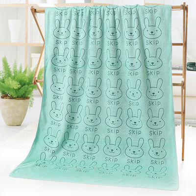 Des serviettes de plage sans déchirure avec du tissu de polyester absorbant et un design de lapin mignon