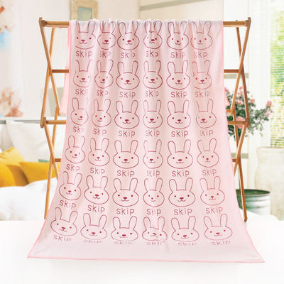 Des serviettes de plage sans déchirure avec du tissu de polyester absorbant et un design de lapin mignon