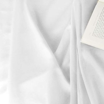 Une photo montre des draps en bambou durables pour un sommeil soyeux et confortable