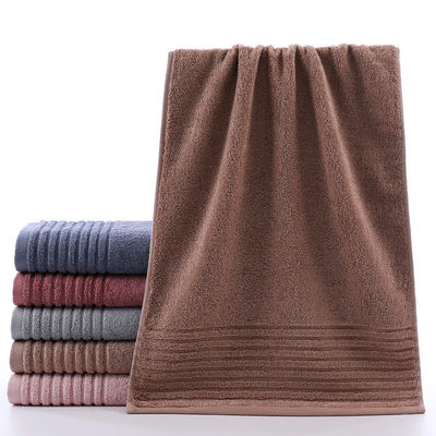 Des serviettes de bain en coton destinées à l'exportation de serviettes de douche et de canapé pour le ménage comme cadeaux publicitaires