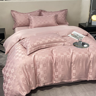 Des draps de lit de luxe à motifs solides pour des lits légers de luxe Satin Jacquard