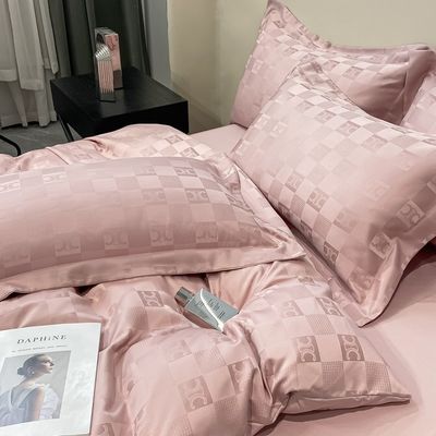 Des draps de lit de luxe à motifs solides pour des lits légers de luxe Satin Jacquard
