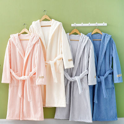 2024 Robe de bain pour tous les âges Ultra absorbant Dobby Border Design dans des motifs colorés