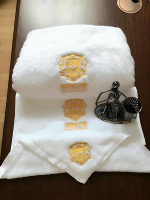 Tissu en coton 100% couleur solide Logo personnalisé Set de serviettes de bain pour salle de bain de luxe