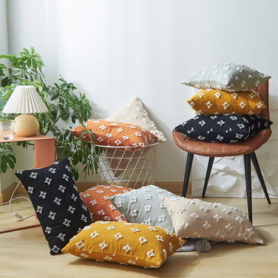 Couchette d'oreiller de chambre carrée avec broderie de fleurs découpées