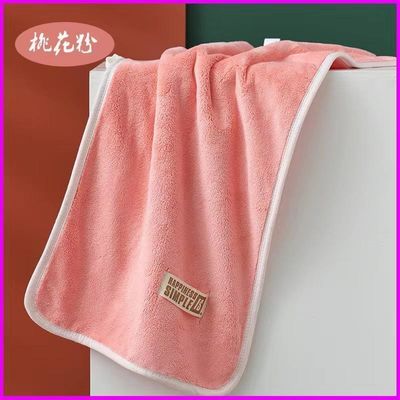 Une serviette de visage en velours de corail épaisse et douce, parfaite pour absorber la sueur, personnalisable
