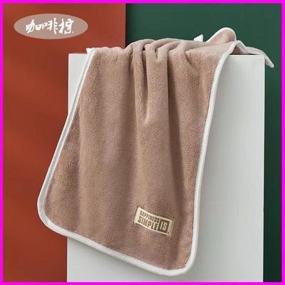 Une serviette de visage en velours de corail épaisse et douce, parfaite pour absorber la sueur, personnalisable