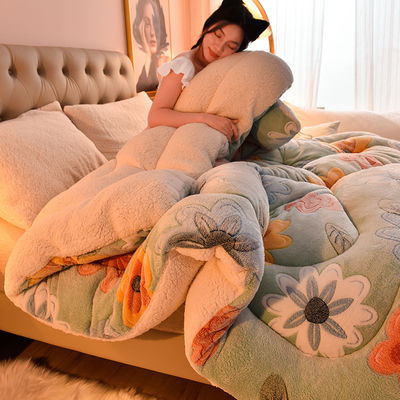 Couleur de 3 degrés Résistance à l'usure Couette en fibres chimiques douces Taille personnalisée pour couverture de lit de luxe