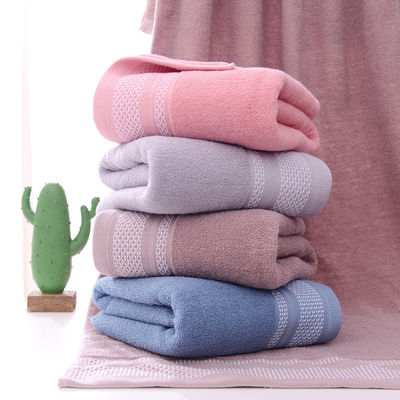 Offre de salon de beauté épaissie de couleur claire Avantage de la serviette de bain en coton absorbant doux