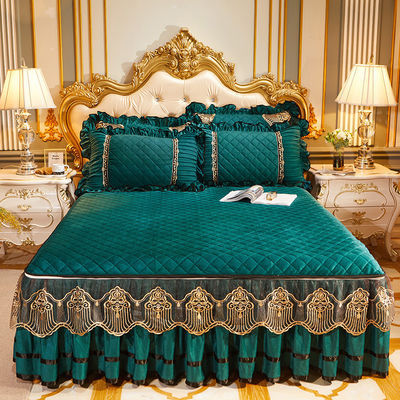 Ensemble de lit brodé de luxe 4 pièces Couverture de lit Slip Ensemble avec 133x72 densité de tissu