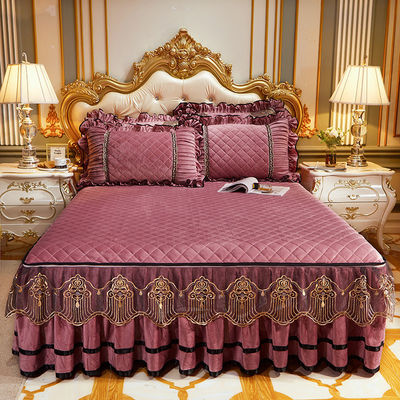 Ensemble de lit brodé de luxe 4 pièces Couverture de lit Slip Ensemble avec 133x72 densité de tissu
