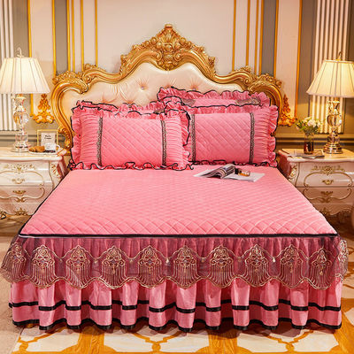 Ensemble de lit brodé de luxe 4 pièces Couverture de lit Slip Ensemble avec 133x72 densité de tissu