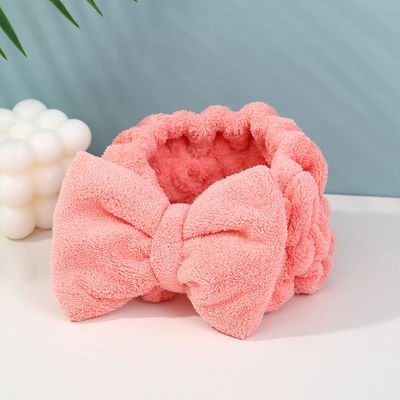 Améliorez votre salle de bain avec un ensemble de serviettes de bain en velours de corail, un soutien-gorge élargi, une jupe de bain, une bande de cheveux et une casquette pour cheveux secs