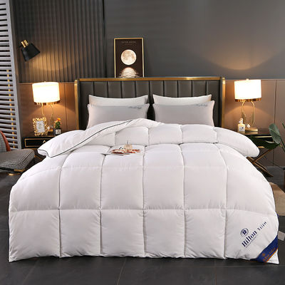Taille personnalisée Hôtel Hilton durable Couette textile Couette Lit avec 100% polyester