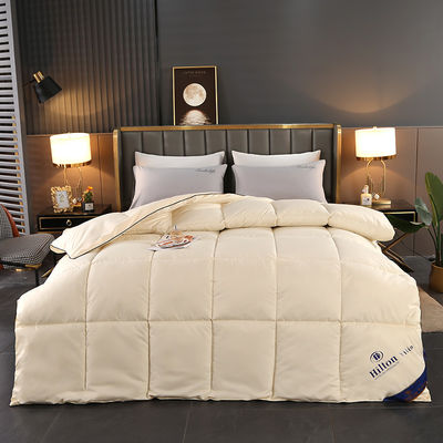 Taille personnalisée Hôtel Hilton durable Couette textile Couette Lit avec 100% polyester