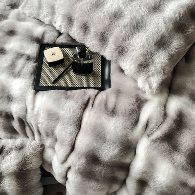 Luxe et chaleur avec un ensemble de literie en fourrure de lapin en velours de lait durable