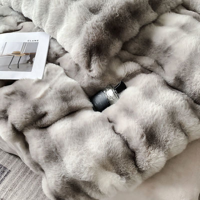 Luxe et chaleur avec un ensemble de literie en fourrure de lapin en velours de lait durable