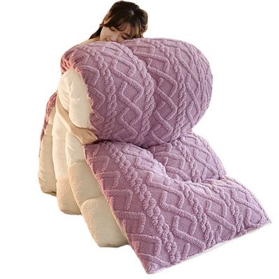 Couleur personnalisée épaissie Couette chaude en laine d'agneau pour une couette en fibres chimiques durables