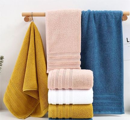 Une serviette de bain épaissie et douce, absorbante, élargie, de 80 * 160 cm, en coton pur à 100%.