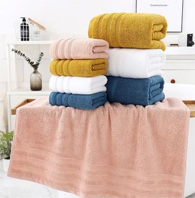 Une serviette de bain épaissie et douce, absorbante, élargie, de 80 * 160 cm, en coton pur à 100%.
