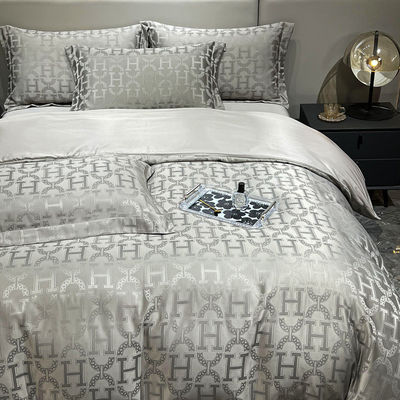 40 Compte de tissu Légère Luxe Satin Jacquard Four Piece Lit Ensemble pour les marchés de pays