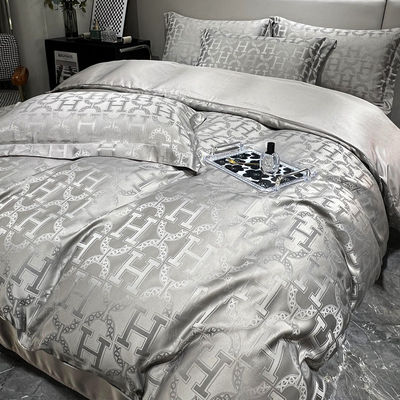 40 Compte de tissu Légère Luxe Satin Jacquard Four Piece Lit Ensemble pour les marchés de pays