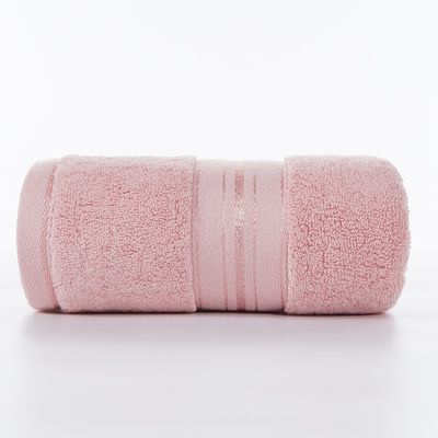 Des serviettes de coton douces et en peluche pour une expérience de bain luxueuse