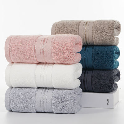 Des serviettes de coton douces et en peluche pour une expérience de bain luxueuse
