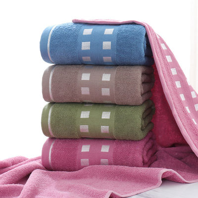 Distribution transfrontalière de serviettes de douche pour adultes utilisées dans les ménages avec des modèles personnalisés