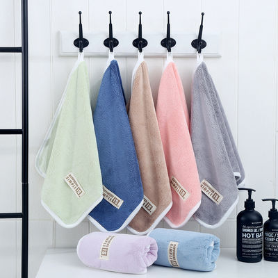 Des serviettes de lavage du visage pour hommes et femmes en velours de corail, idéales pour le ménage