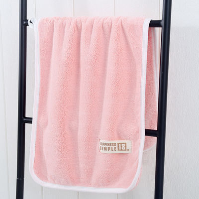 Des serviettes de lavage du visage pour hommes et femmes en velours de corail, idéales pour le ménage