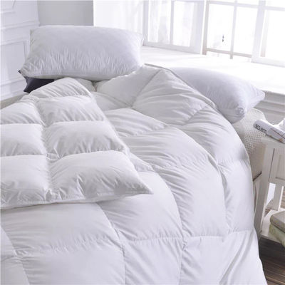 La taille de la reine en peluche vers le bas, alternative au couvre-chef, refroidisseur et réversible pour le confort de l'hôtel
