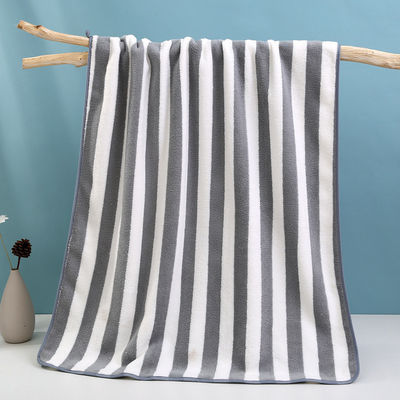 Une serviette de plage en velours de corail épaissie 32*32cm/ 35*75cm/ 70*140cm/ sur mesure pour les clients de l'hôtel
